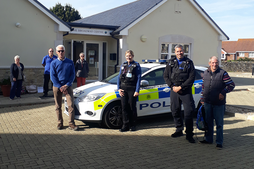 SANDOWN COUNCILLORS AND RESIDENTS STEP OUT TO SUPPORT ANTI HATE CRIME CAMPAIGN