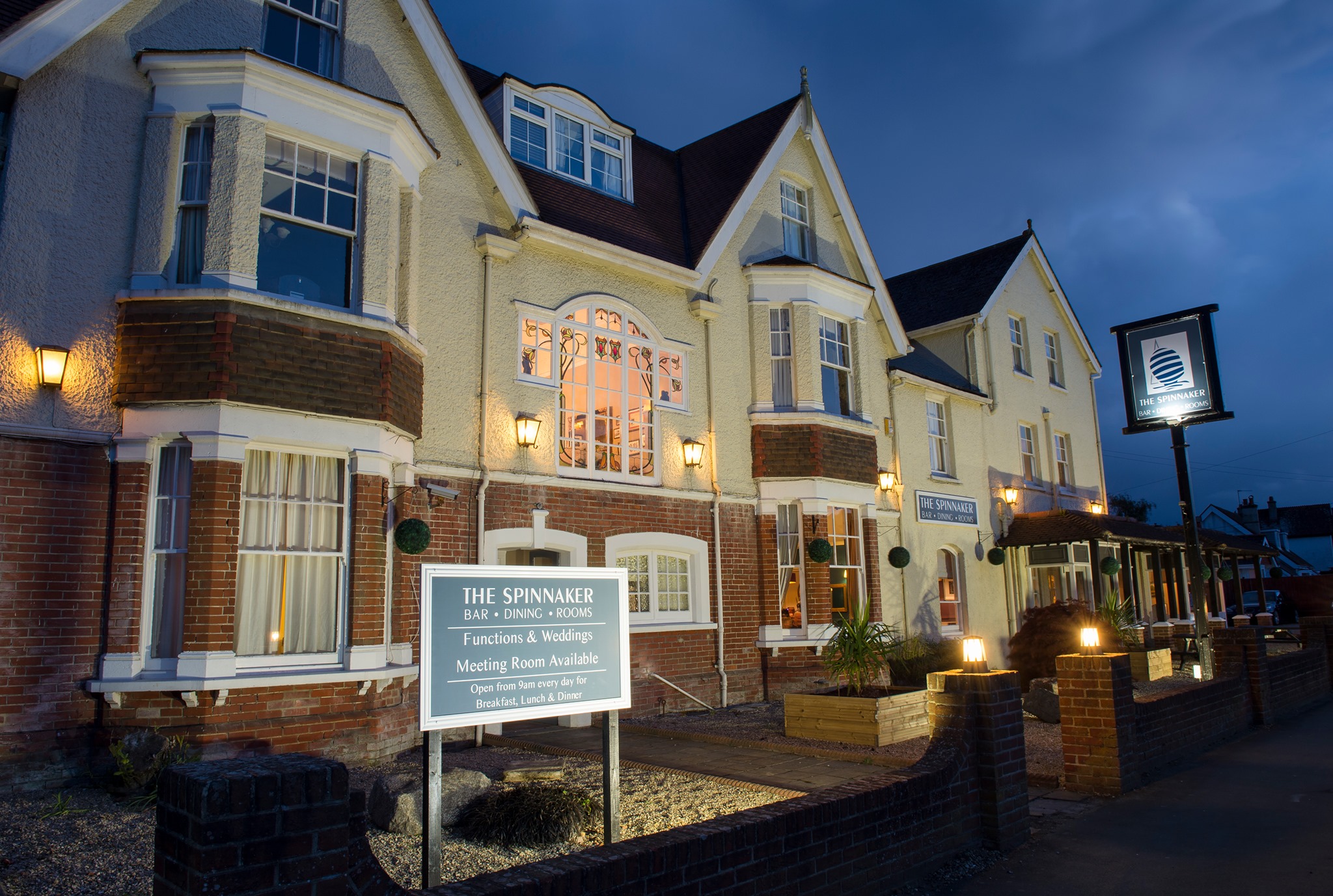 THE SPINNAKER IN BEMBRIDGE TO REOPEN UNDER NEW OWNERS