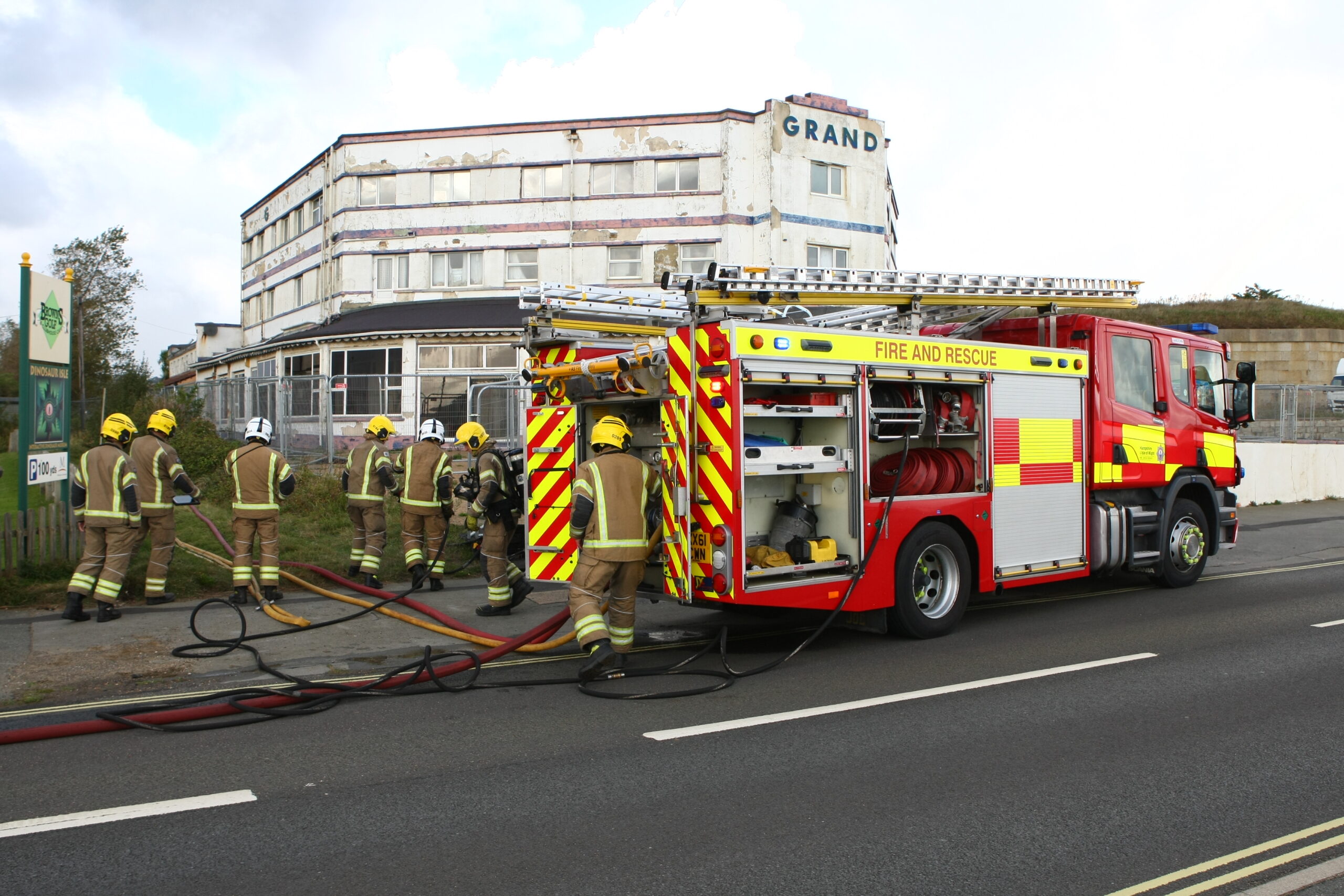 4 FIRE CREWS MOBILISED TO SANDOWN’S THE GRAND HOTEL