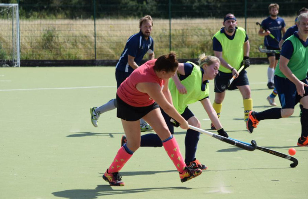 INCLEMENT WEATHER DOESN’T DAMPEN SPIRITS OF ISLAND’S LADIES HOCKEY TEAMS