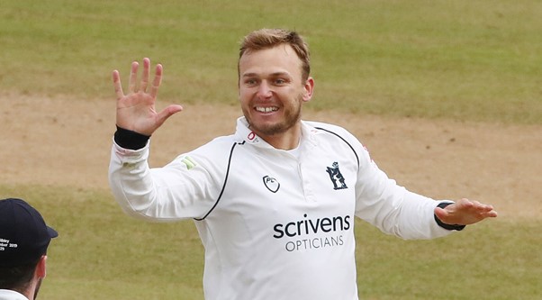 DANNY BRIGGS AWARDED EXTENSION TO HIS CONTRACT WITH WARWICKSHIRE