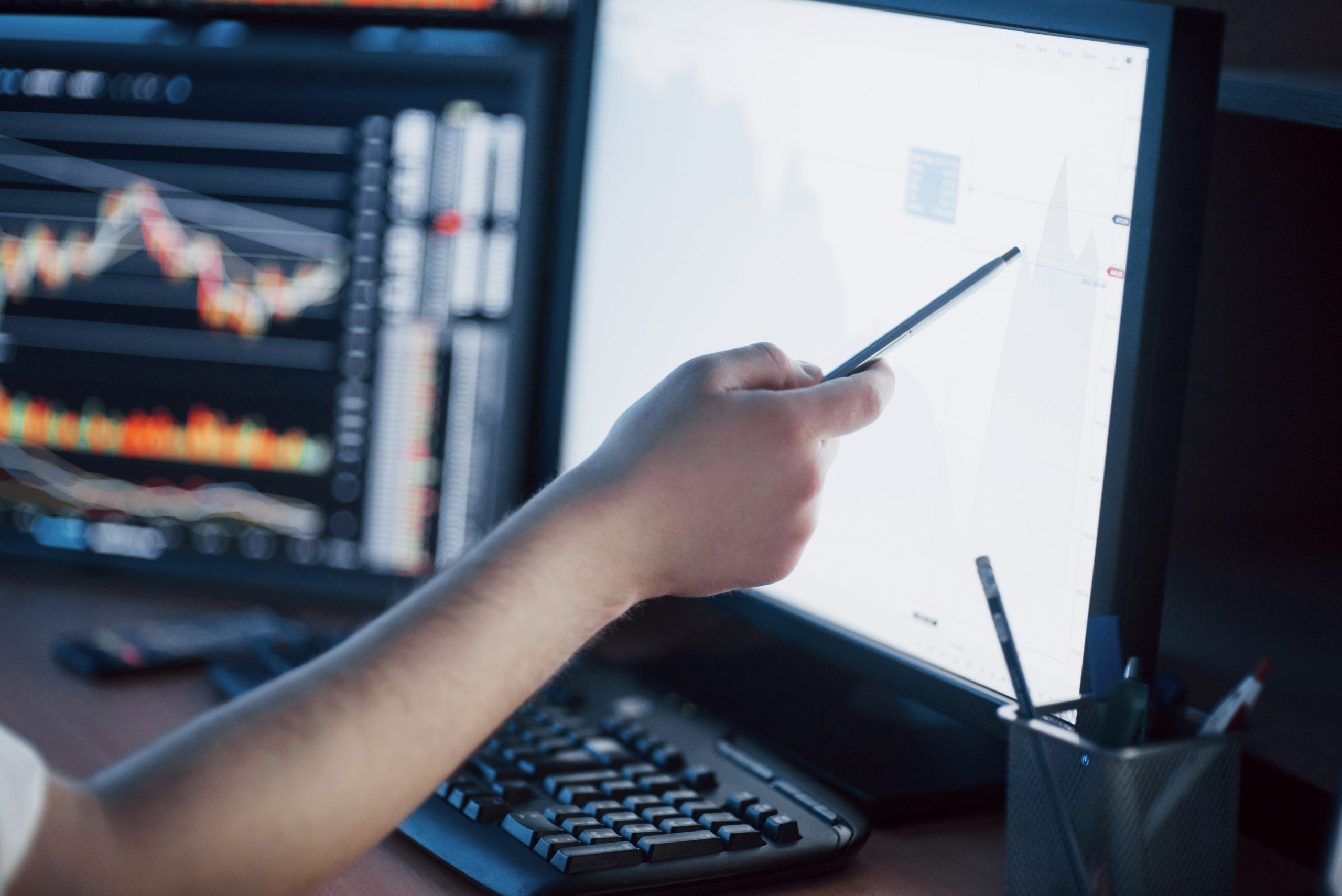 CURRENCY BROKERS ARE OFFERING BRITS ACCESS TO WHOLESALE CURRENCY RATES