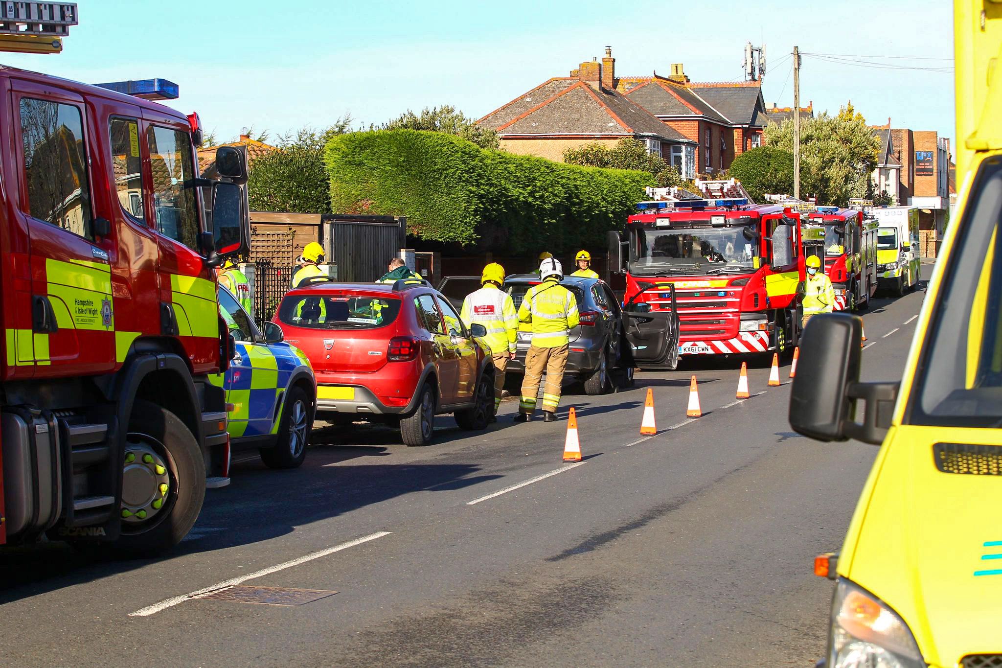 REAR-END SHUNT BLOCKS MAIN LAKE TO SHANKLIN ROAD