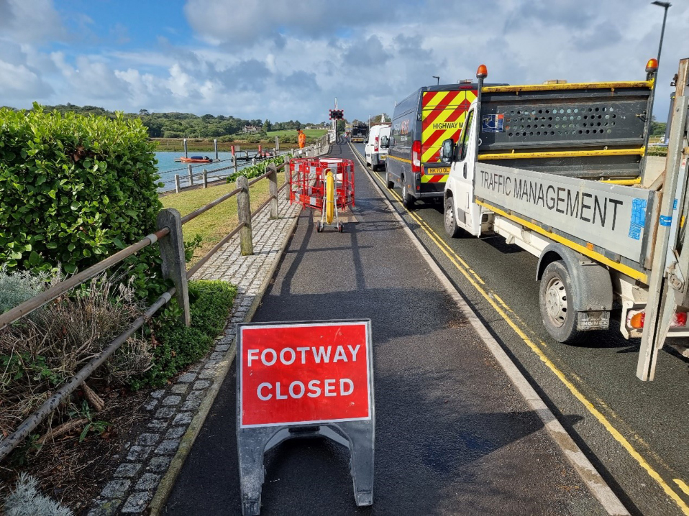 WEST WIGHT SET FOR FULL-FIBRE BROADBAND IN 2022 AS WIGHTFIBRE CROSSES THE RIVER YAR