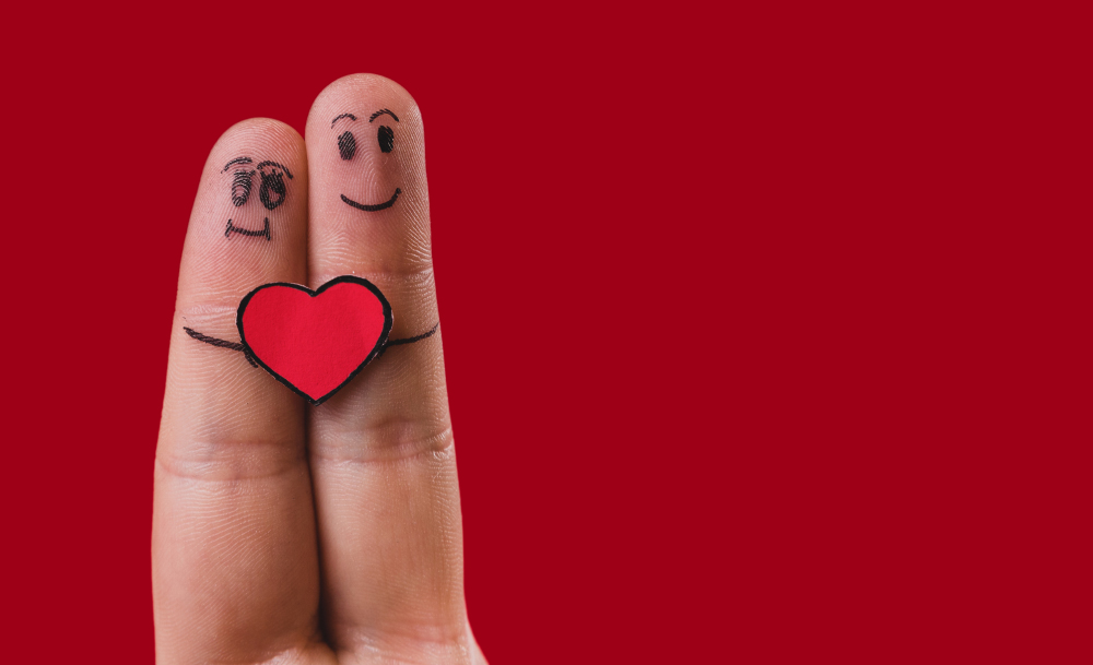 Fingers-with-drawn-faces-heart-middle