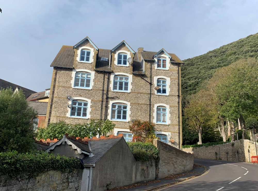 Lot 84 - Flat 9, St. Boniface Court, 84 Mitchell Avenue, Ventnor, Isle Of Wight, Po38 1du - Clive Emson Auction 9th February 2022