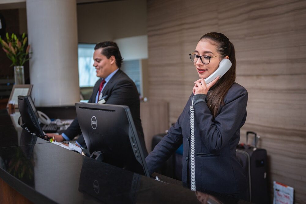 Receptionists-g5b1f90905 1280
