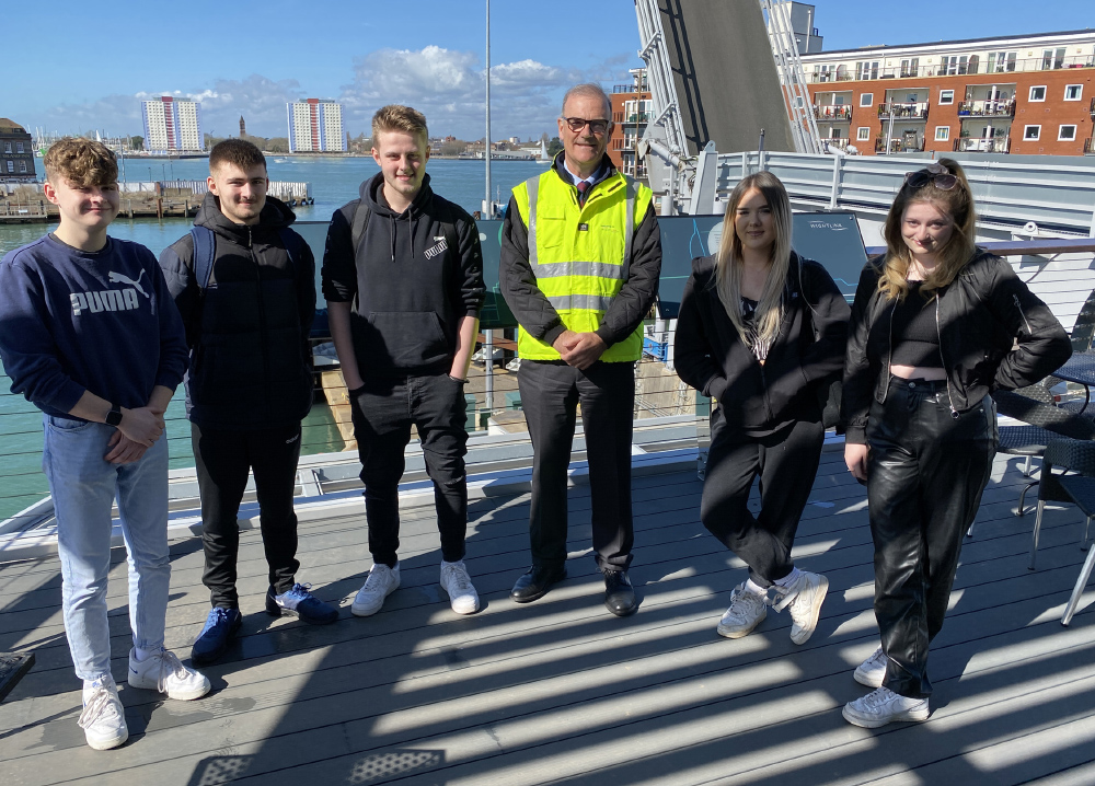 Iw College Small Group At Gunwharf