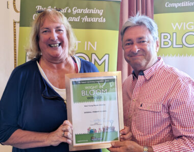 Di Barker From Godshill Primary With Alan Titchmarsh