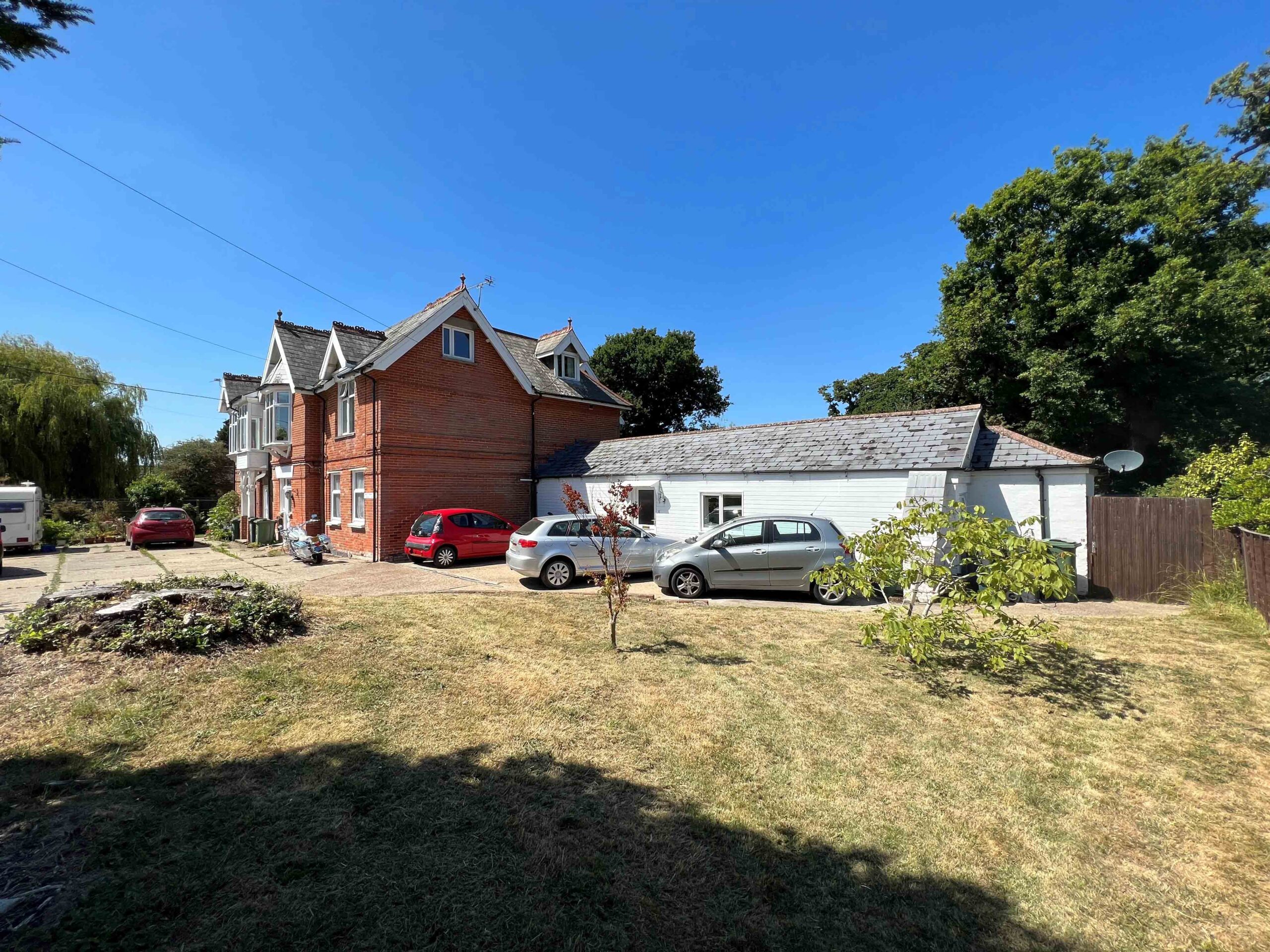 Lot 76 - The Brannons, Station Road, Wootton Bridge, Isle Of Wight - Clive Emson Auctioneers - Online Auction Ending 21st September 2022
