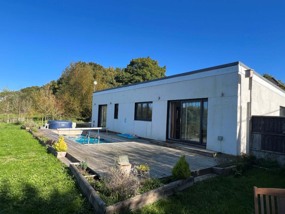 Lot 14 - Sedum Cottage, Buckbury Lane, Newport, Isle Of Wight - Clive Emson Auctioneers - Online Auction Ends 2nd November 2022