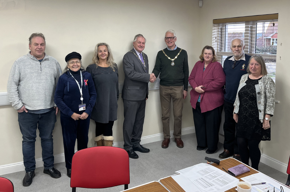 17.1.2023 Lake Chair Paul Brading And Sandown Mayor Paddy Lightfoot, With Lake Parish Councillors