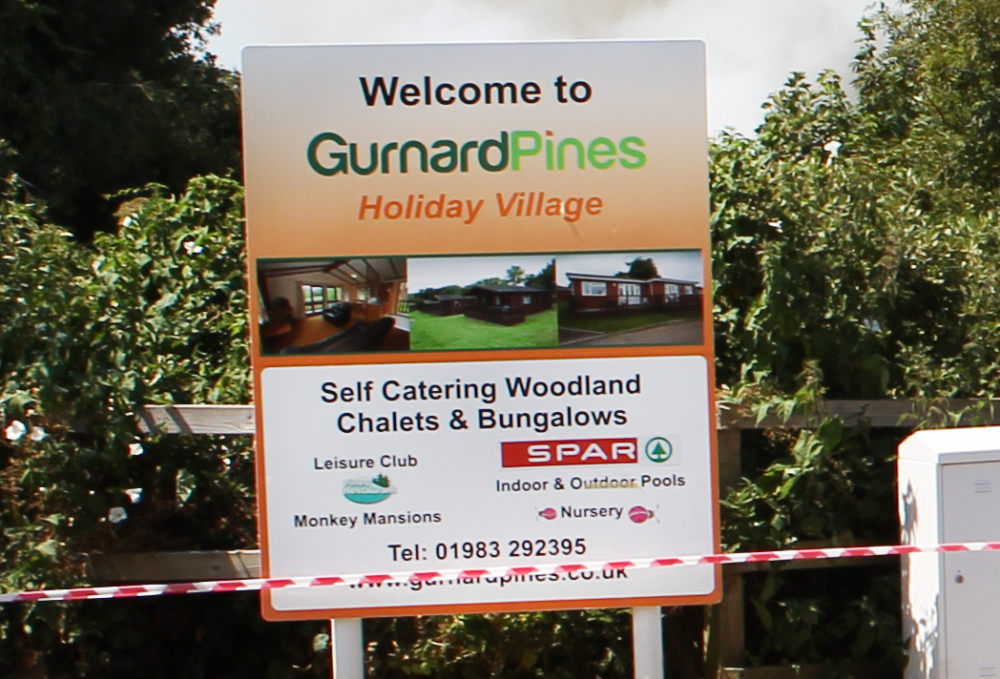 Gurnardpinesentrancesign