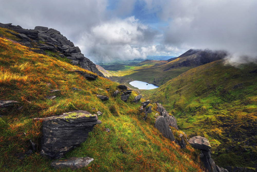Scenic Shot Of The Carrauntoohil In Iveragh Peninsula In County Kerry, Ireland