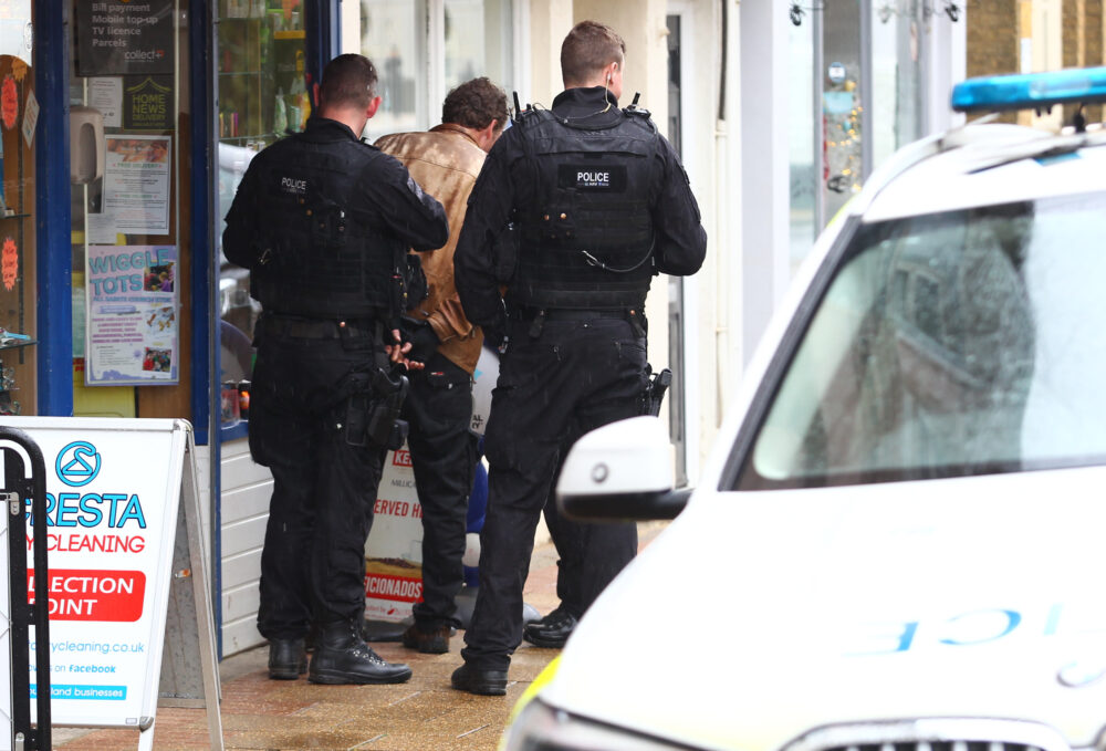 ARMED POLICE MAKE ARREST AFTER MAN SPOTTED WITH 'FIREARM' - Island Echo ...