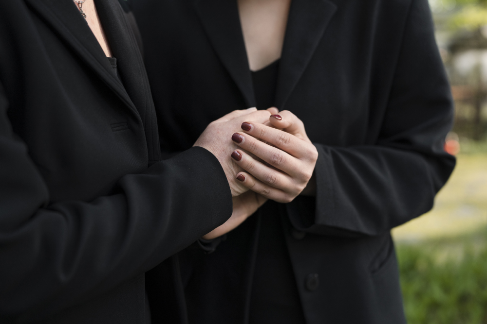 Mourning-mother-daughter-grave-cemetery