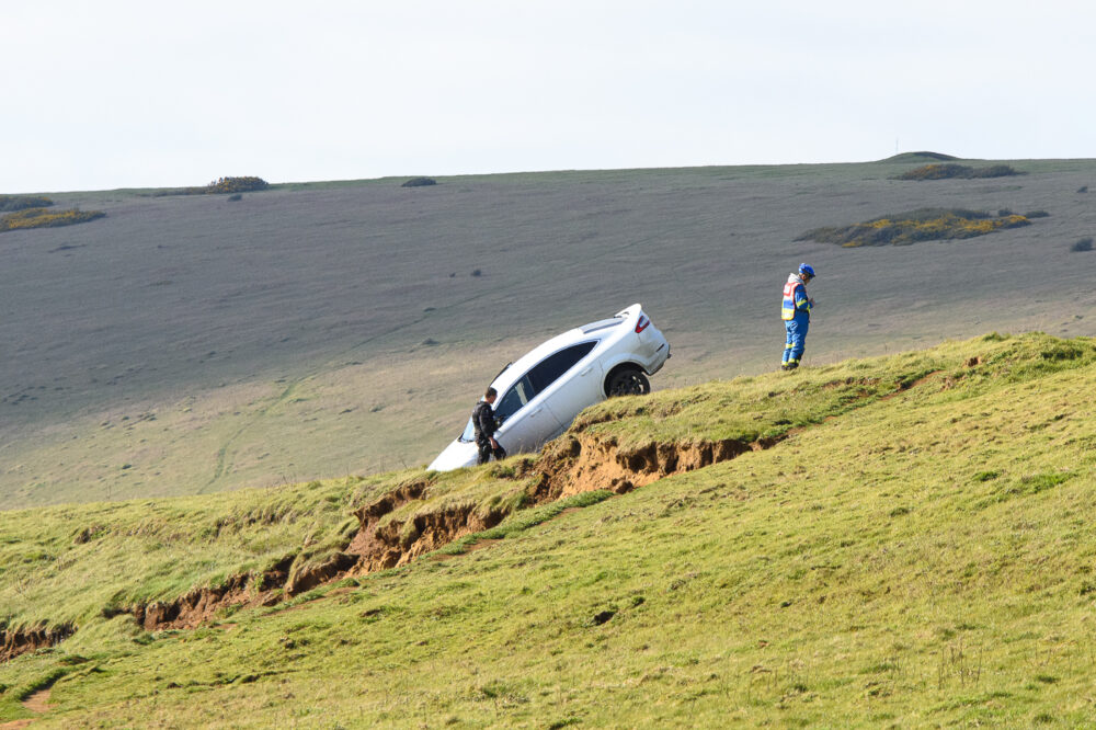 20230402 Car Over Cliff Freshwater Bay 02