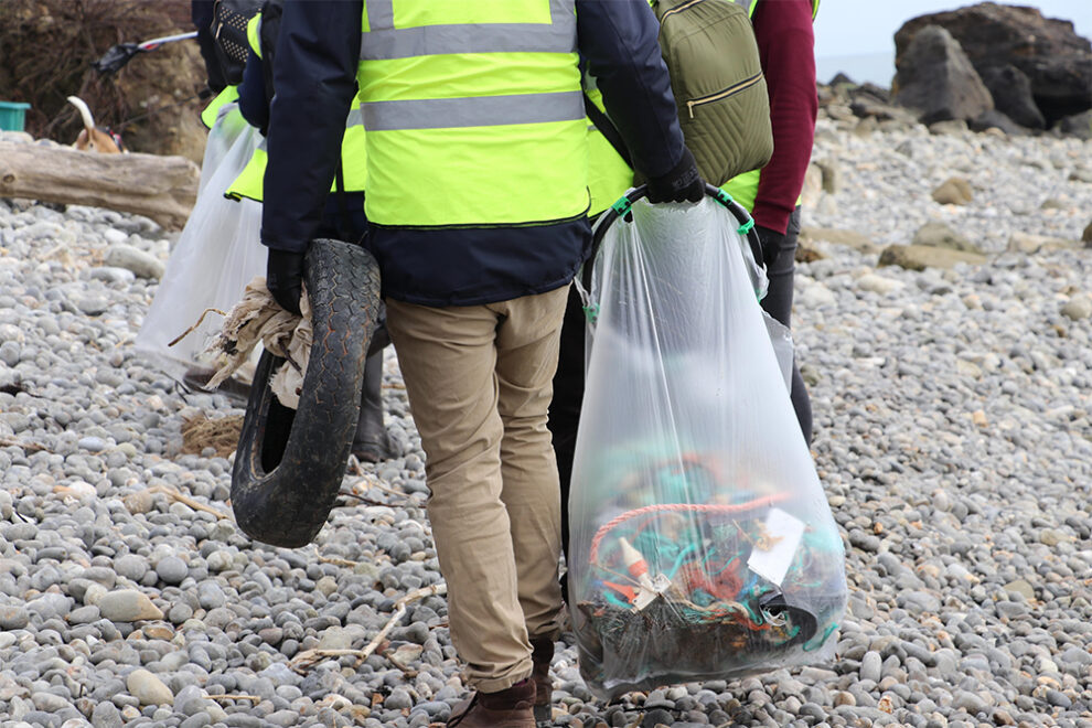 RED FUNNEL TEAMS UP WITH PLANET AWARE FOR ISLAND BEACH CLEAN Isle Of 