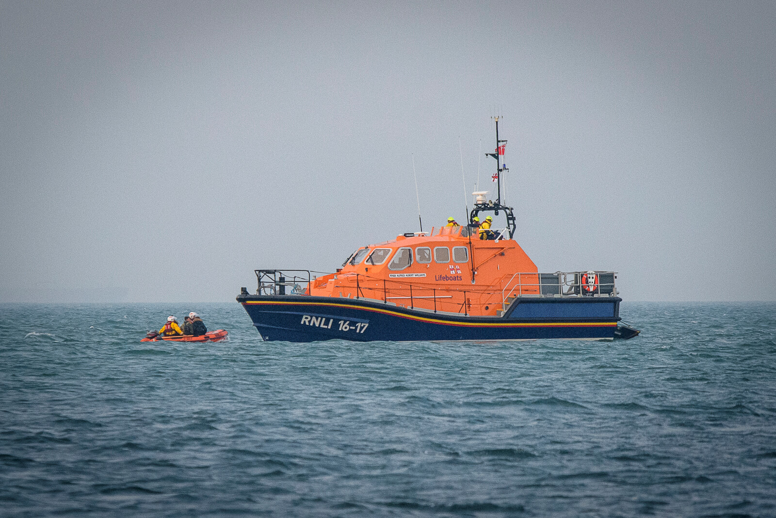 20230514 Stranded Teenagers Coastguard Fire Rnli Alb Bembridge Rsv Rescue Command Unit Rual 05