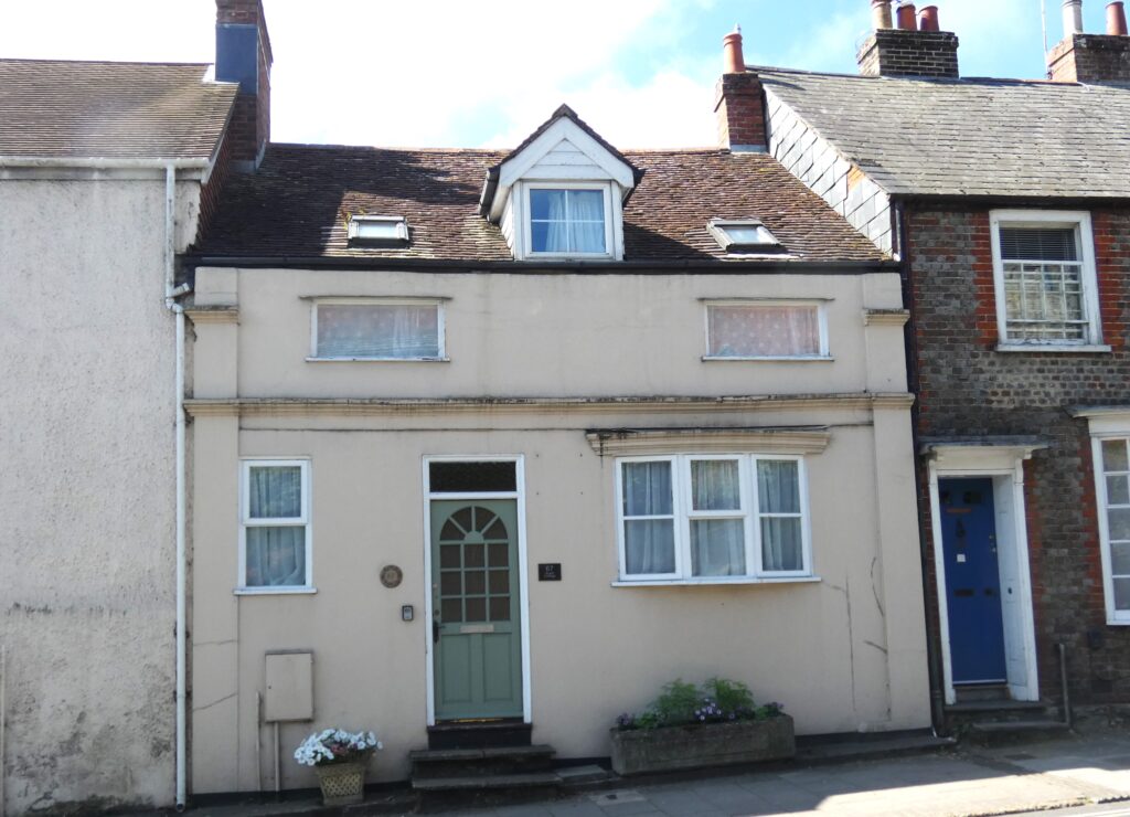 Carisbrooke Pubs (3)