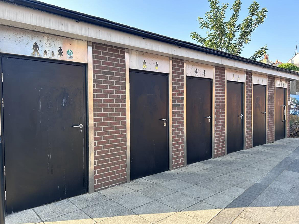 The Cut Toilet, Cowes (1)
