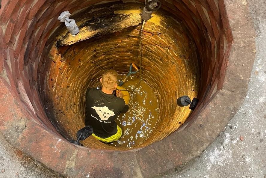 Well (2) (cropped)