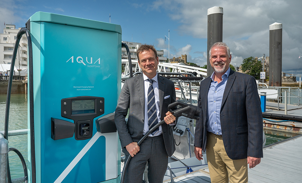 Dr Bob Seeley Mp For The Isle Of Wight With Gary Hall Ceo Of Cowes Harbour Commission (credit Aqua Superpower Ltd)