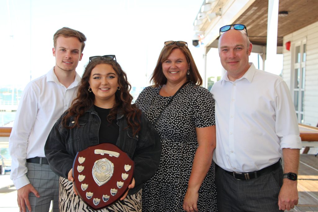 Hannah-benford-and-parents-2