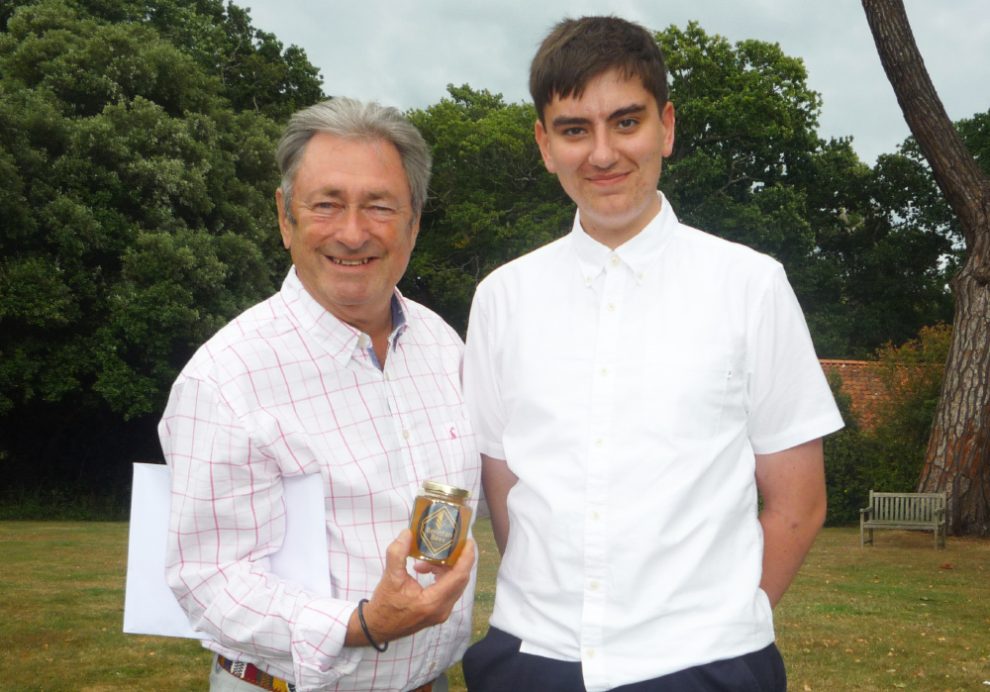 WIGHT IN BLOOM 2023 WINNERS PRESENTED AWARDS BY ALAN TITCHMARSH - Isle ...