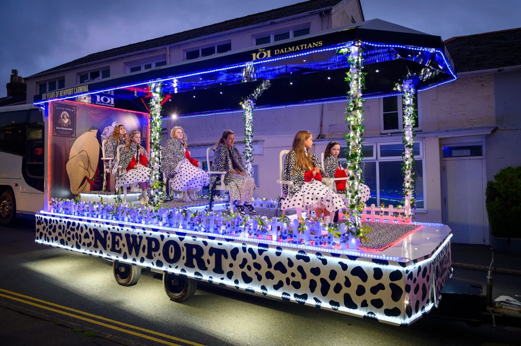 20230813-newport-carnival-queens-at-ventnor-illuminated-carnival-2023-01