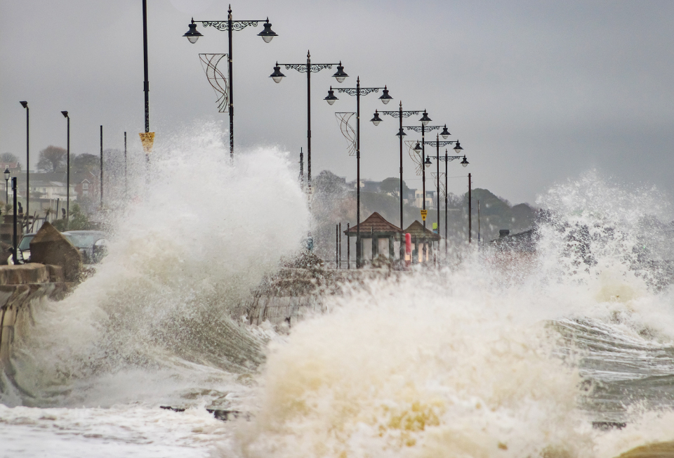 Shanklin-beach-rough-seas