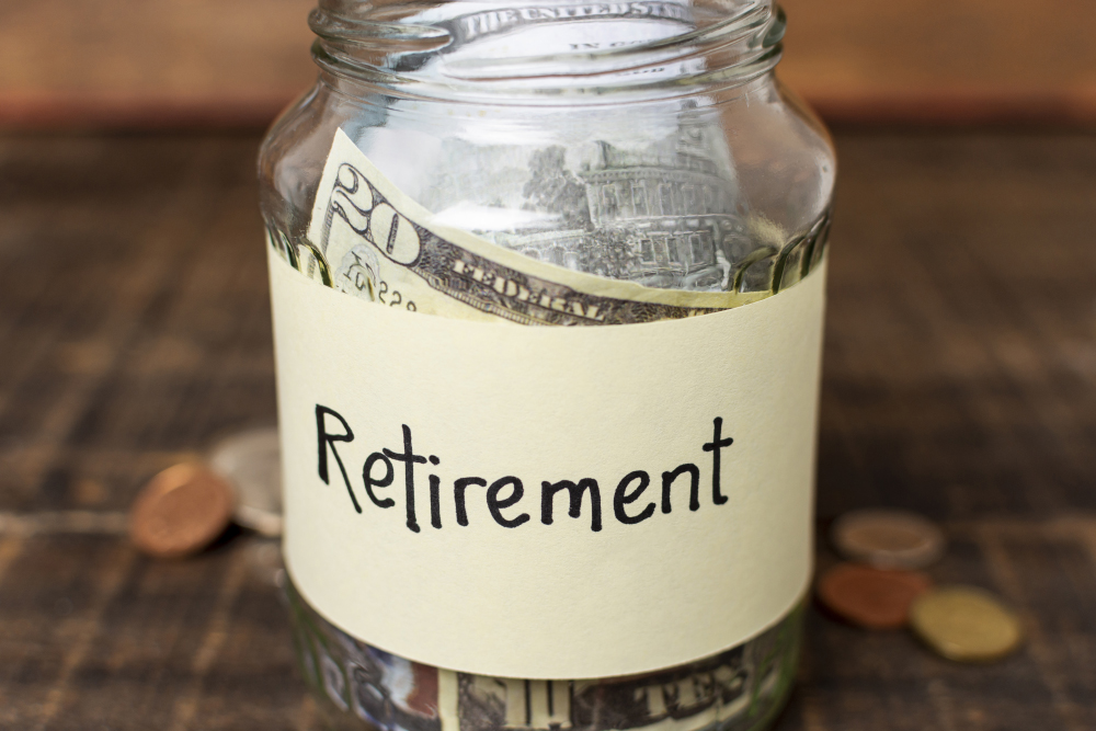 Retirement-label-jar-filled-with-money