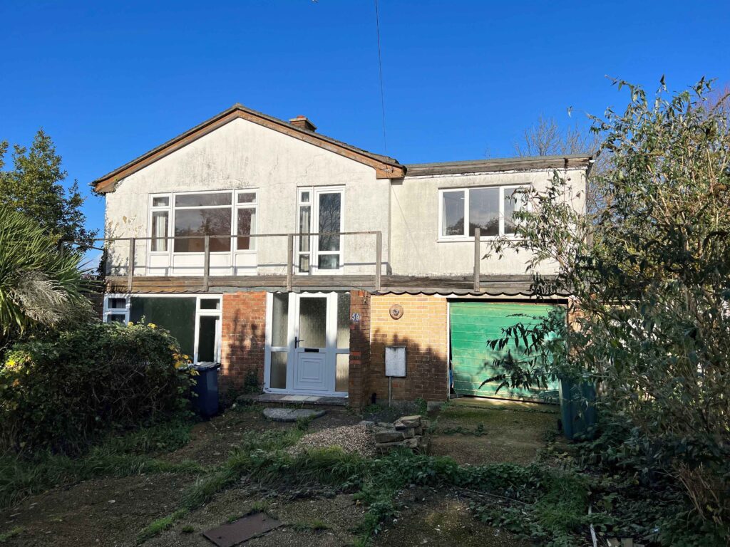 Lot 44 - 59 Staplers Road, Newport, Isle Of Wight, Po30 2de - Clive Emson Auctioneers - Auction Ending 13 December 2023