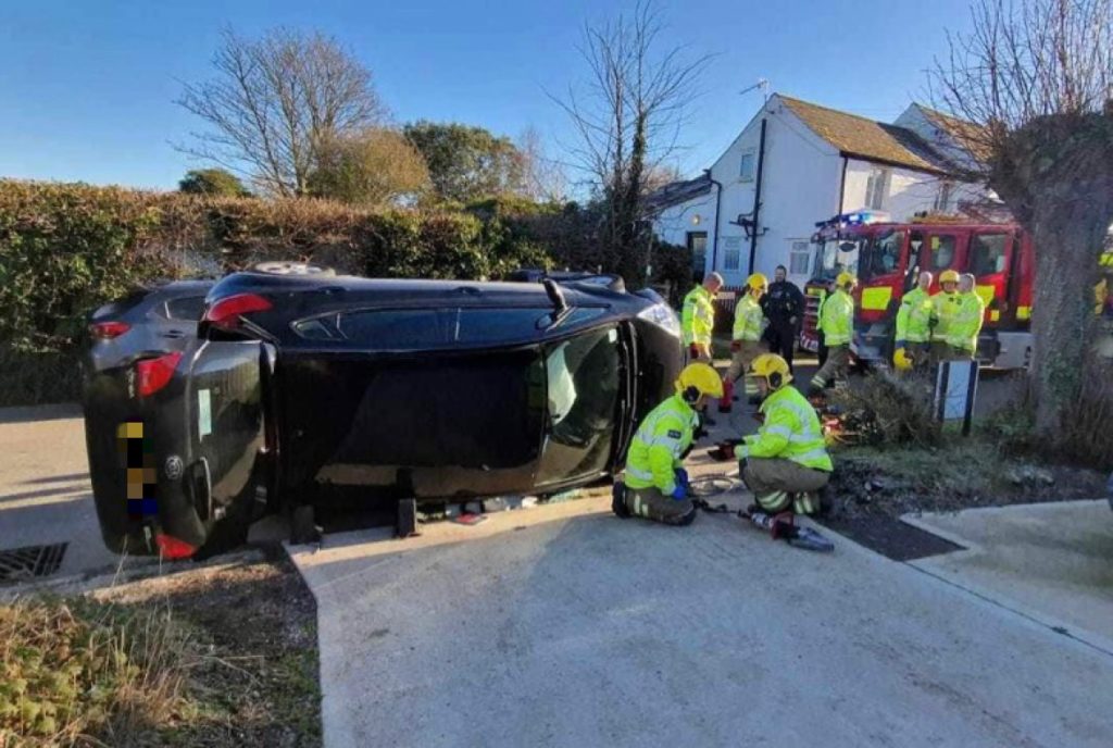 OCCUPANT OF KIA TAKEN TO HOSPITAL AFTER CRASH IN THE WEST WIGHT ...