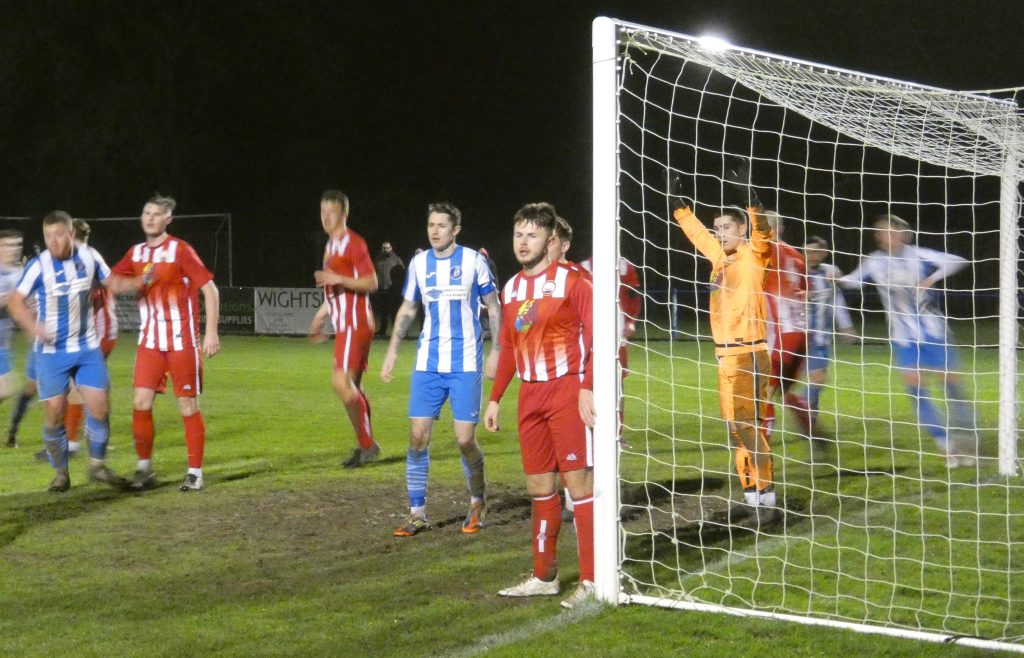 Cowes V Lymington (5)