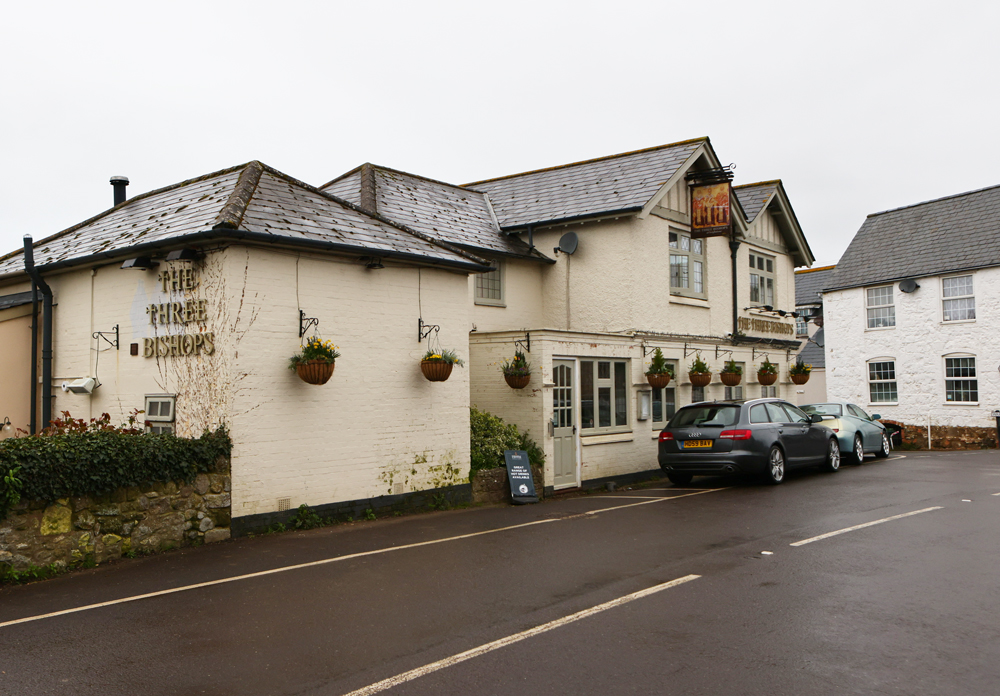 MAN SLASHED ACROSS FACE WITH A KNIFE DURING PUB ALTERCATION IN BRIGHSTONE