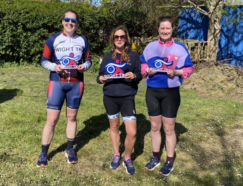 Lucy Doorly, Lizzi Elton-walters, Arielle Elton-walters Wight Tri Female Podium