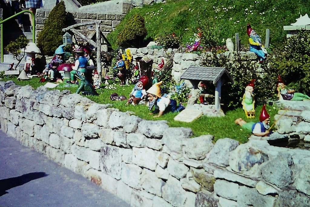 Gnomesatthechine (1)