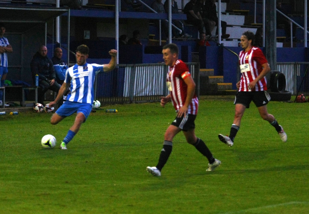 Cowes V Vics (3)