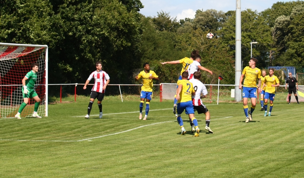 Vics V Redhill (1)