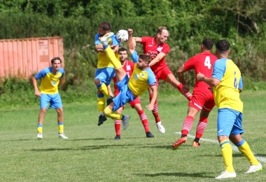 Em Bicycle Kick