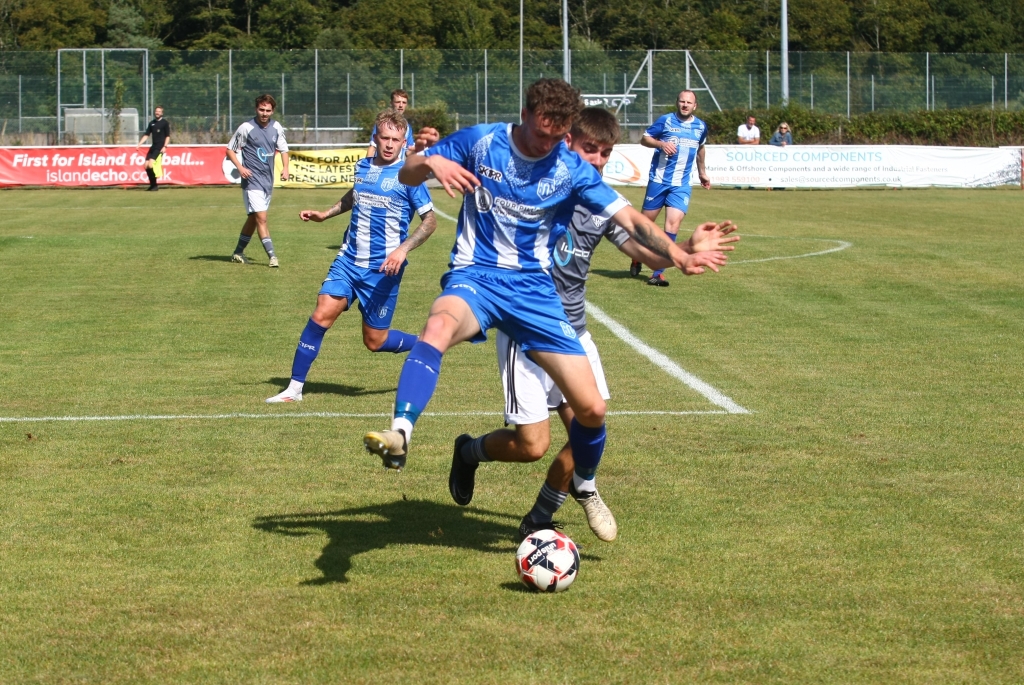 Vics V Amesbury (3)