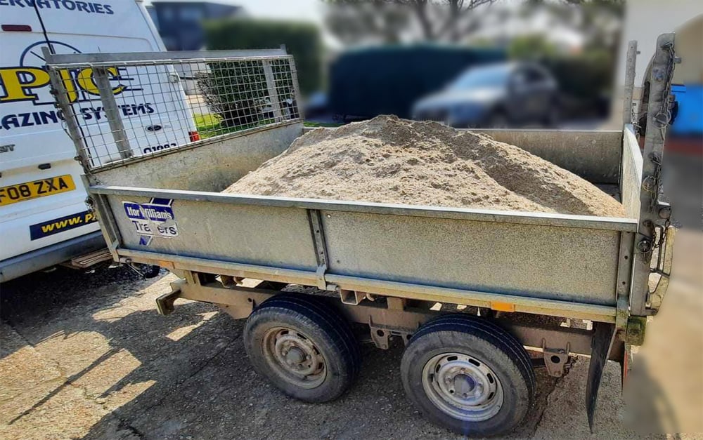 HUNT ON FOR IFOR WILLIAMS TRAILER STOLEN FROM INDUSTRIAL ESTATE IN LAKE