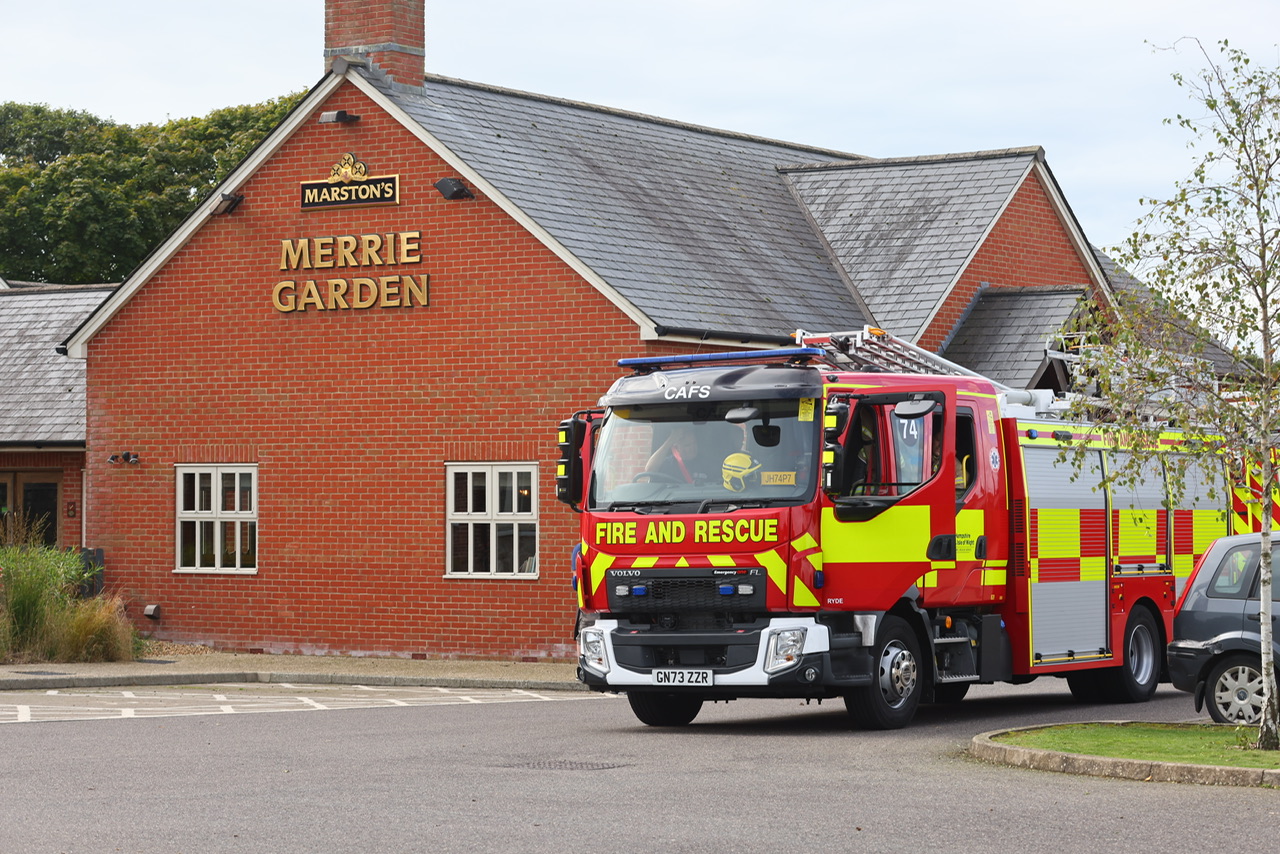 DEEP FAT FRYER FIRE AT MERRIE GARDENS PUB EXTINGUISHED BY STAFF