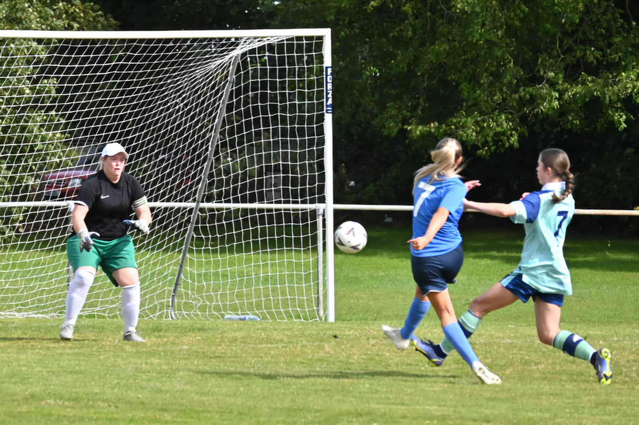 SHANKLIN LADIES BEAT 10-WOMAN BASINGSTOKE AT COUNTY GROUND