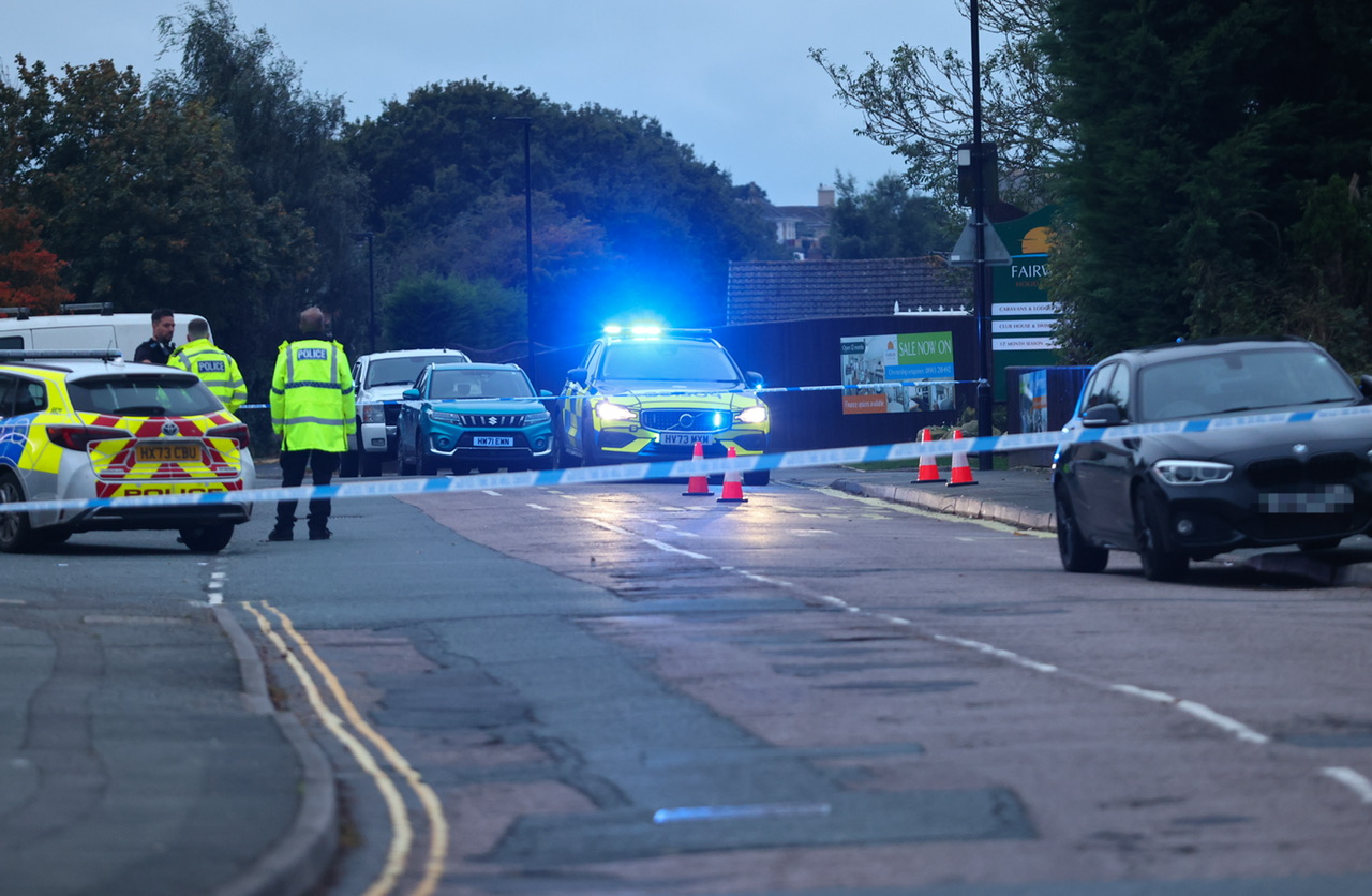 PEDESTRIAN HIT BY CAR IN SANDOWN – MAIN ROAD CLOSED BY POLICE