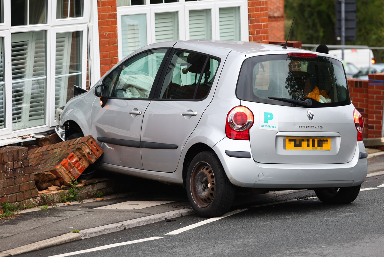 NEWLY QUALIFIED DRIVER CAREERS INTO HOUSE AT NETTLESTONE GREEN