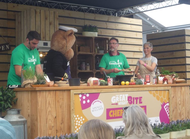 CROWDS APLENTY ENJOY THE GREAT WIGHT BITE AT NORTHWOOD HOUSE