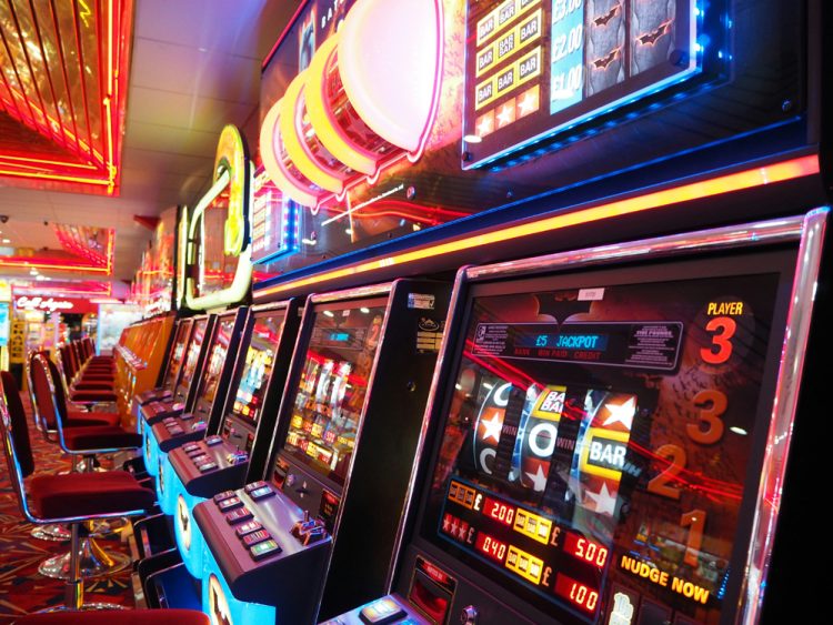 A SHORT HISTORY OF ONLINE SLOTS