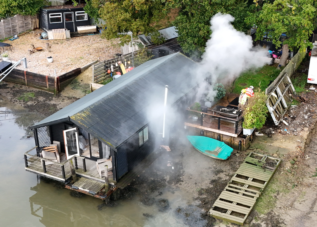 CREEKSIDE PROPERTY FIRE IN WOOTTON BEING TACKLED BY ISLAND CREWS